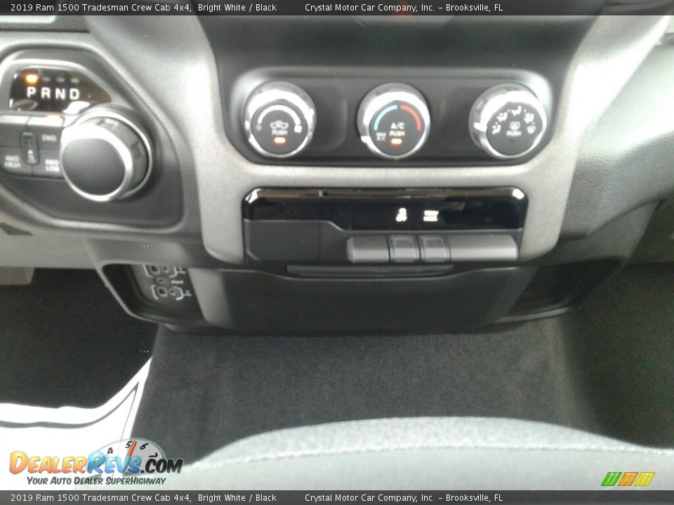2019 Ram 1500 Tradesman Crew Cab 4x4 Bright White / Black Photo #16