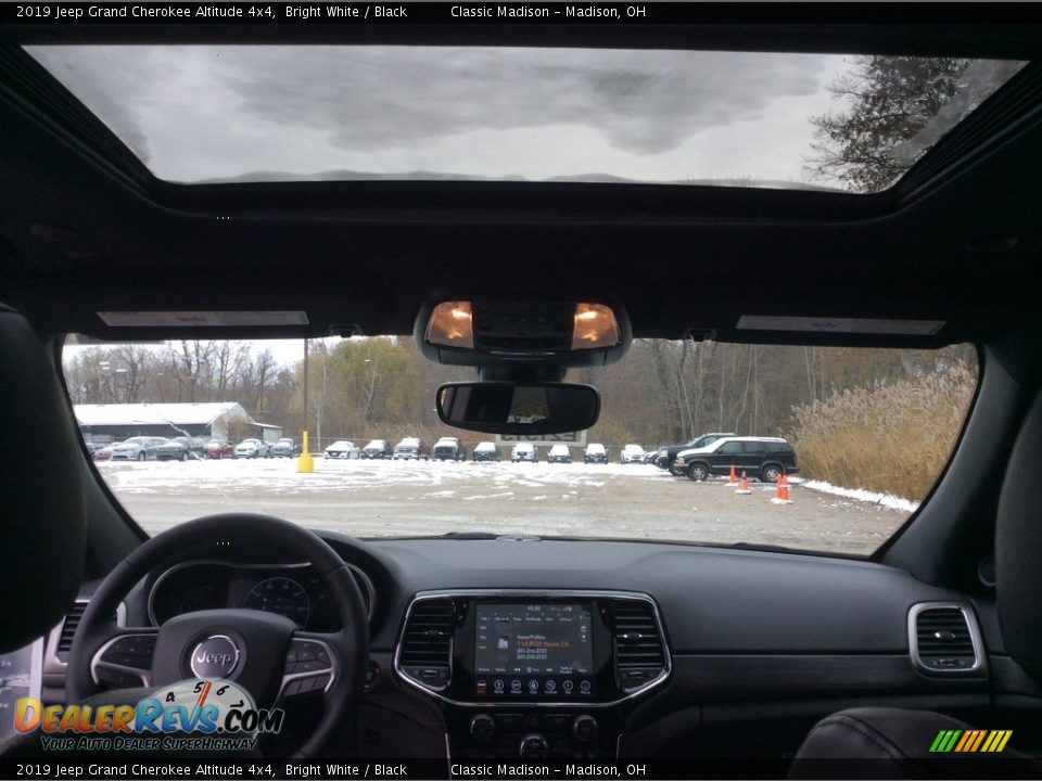 2019 Jeep Grand Cherokee Altitude 4x4 Bright White / Black Photo #11