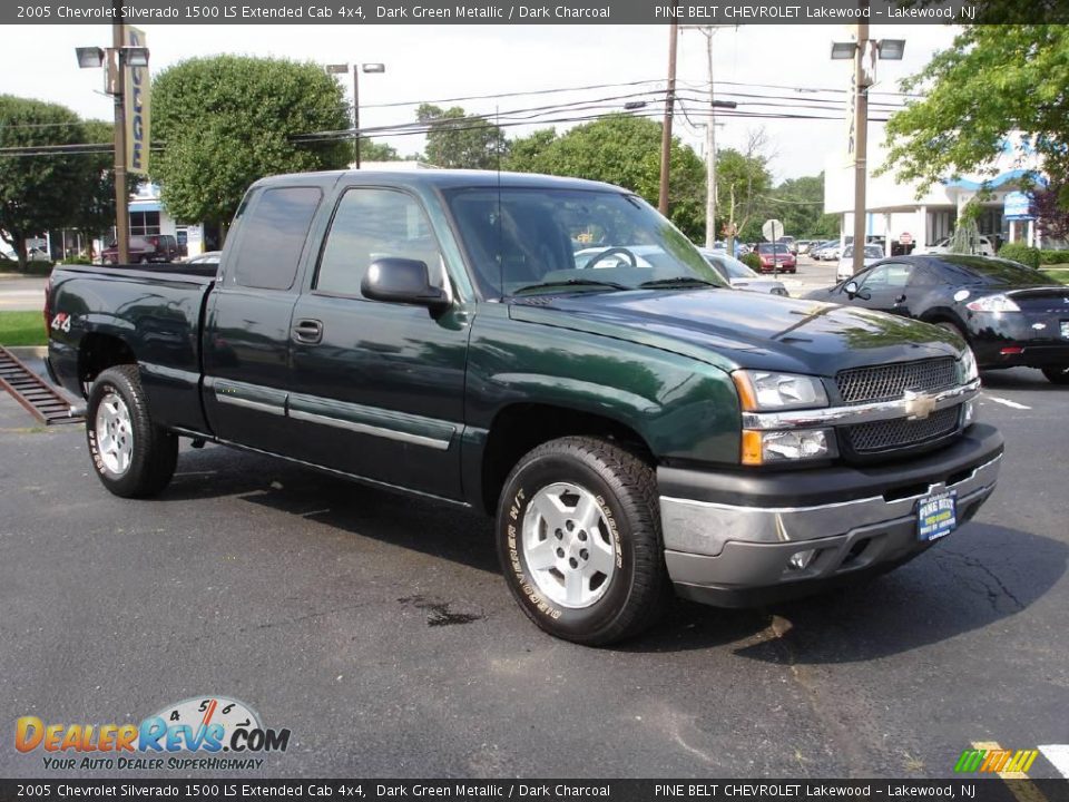 2005 Chevrolet Silverado 1500 LS Extended Cab 4x4 Dark Green Metallic / Dark Charcoal Photo #2
