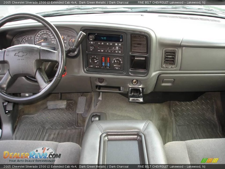 2005 Chevrolet Silverado 1500 LS Extended Cab 4x4 Dark Green Metallic / Dark Charcoal Photo #12
