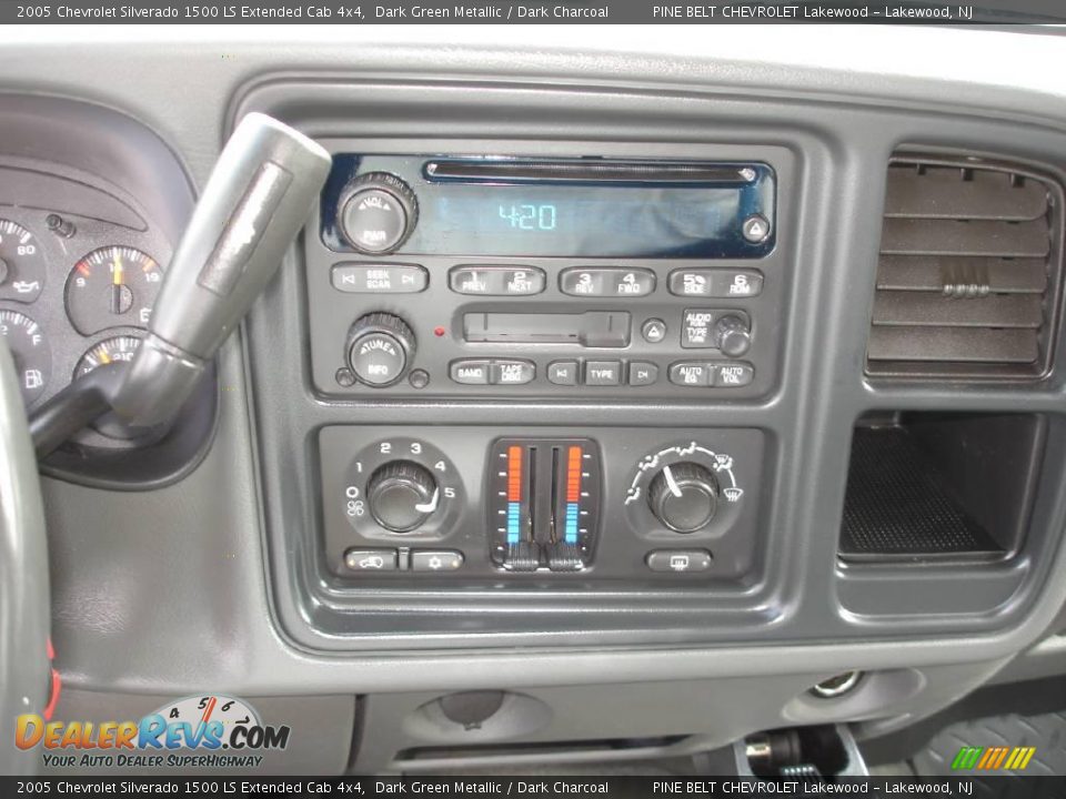 2005 Chevrolet Silverado 1500 LS Extended Cab 4x4 Dark Green Metallic / Dark Charcoal Photo #13