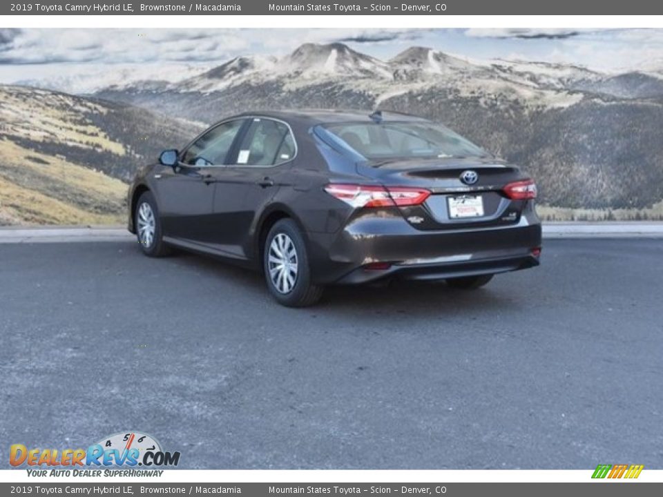 2019 Toyota Camry Hybrid LE Brownstone / Macadamia Photo #3