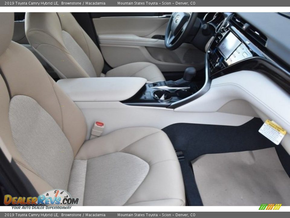 2019 Toyota Camry Hybrid LE Brownstone / Macadamia Photo #11