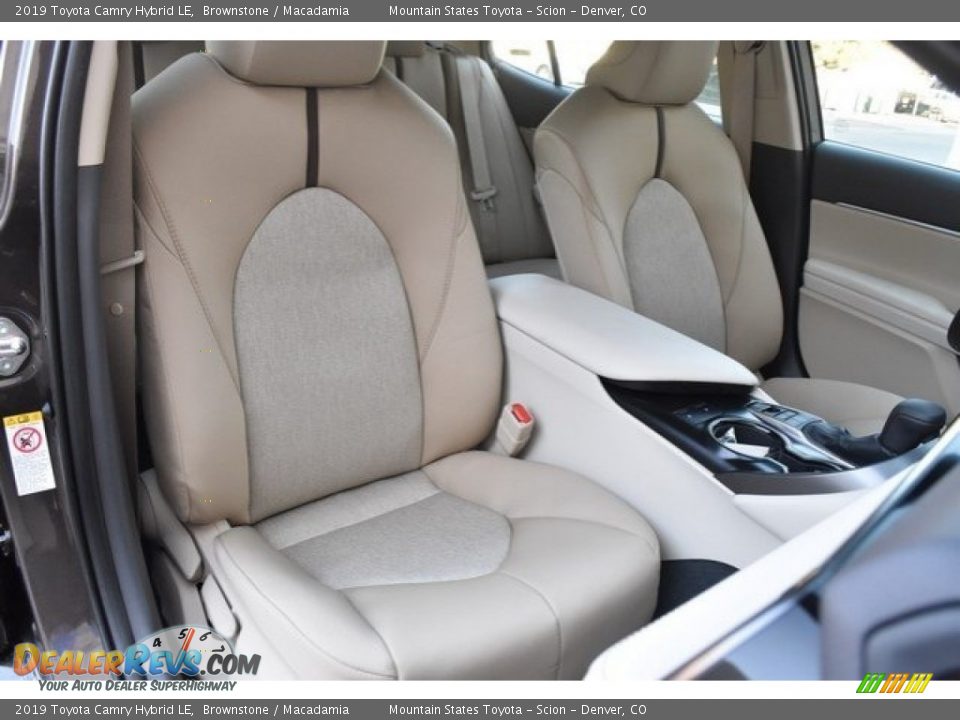 2019 Toyota Camry Hybrid LE Brownstone / Macadamia Photo #12