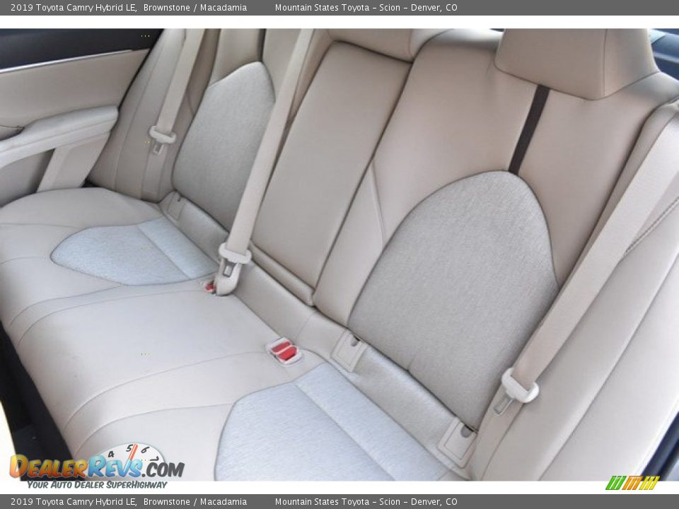 2019 Toyota Camry Hybrid LE Brownstone / Macadamia Photo #15