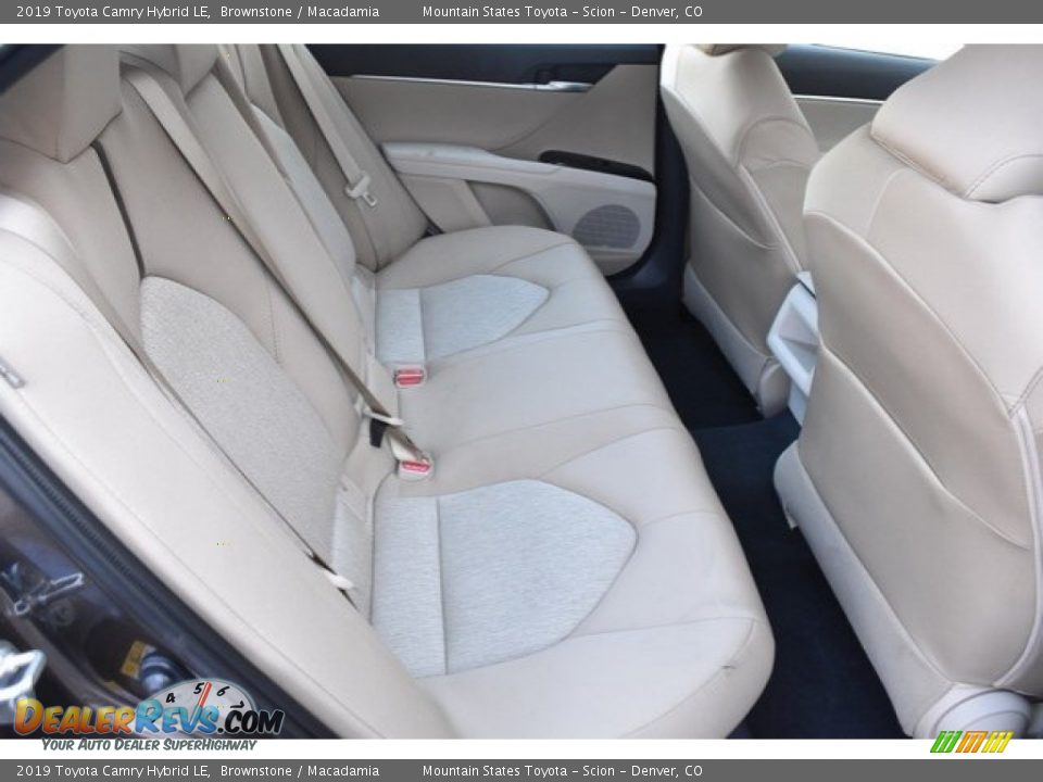 2019 Toyota Camry Hybrid LE Brownstone / Macadamia Photo #17