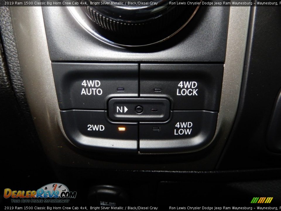 2019 Ram 1500 Classic Big Horn Crew Cab 4x4 Bright Silver Metallic / Black/Diesel Gray Photo #18