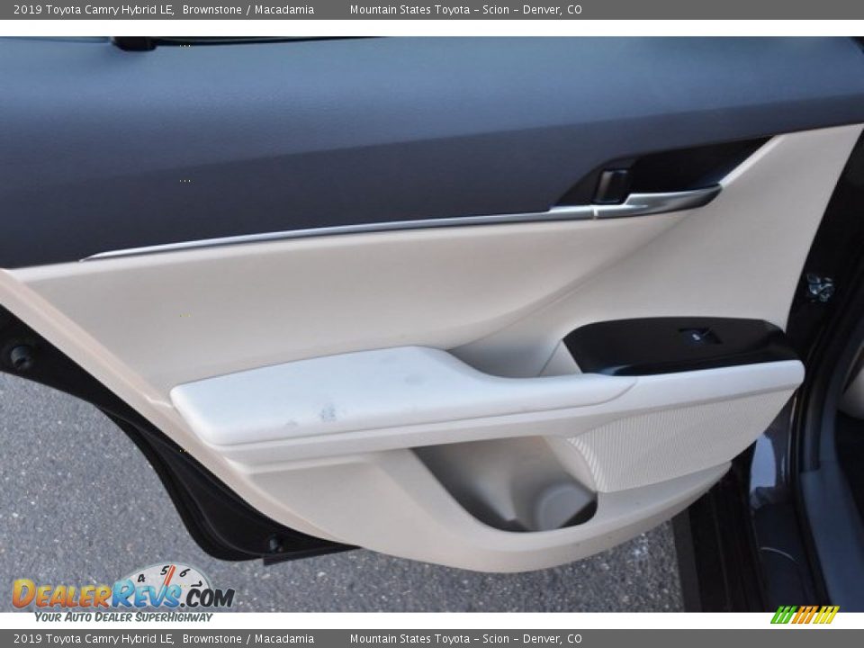 2019 Toyota Camry Hybrid LE Brownstone / Macadamia Photo #20