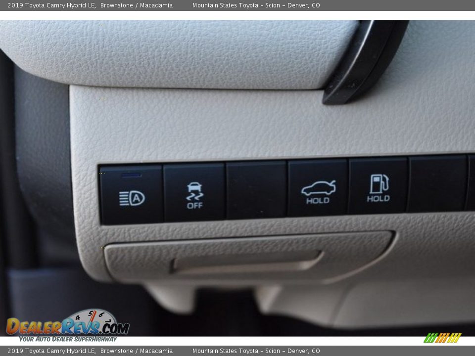 2019 Toyota Camry Hybrid LE Brownstone / Macadamia Photo #24