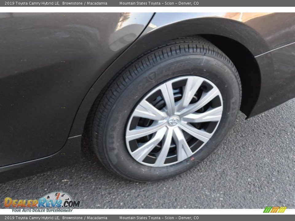 2019 Toyota Camry Hybrid LE Brownstone / Macadamia Photo #33