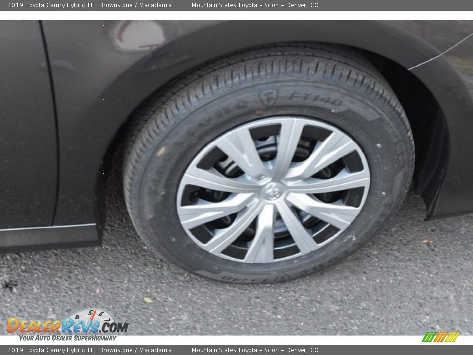 2019 Toyota Camry Hybrid LE Brownstone / Macadamia Photo #35