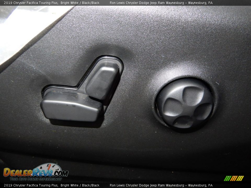 2019 Chrysler Pacifica Touring Plus Bright White / Black/Black Photo #17