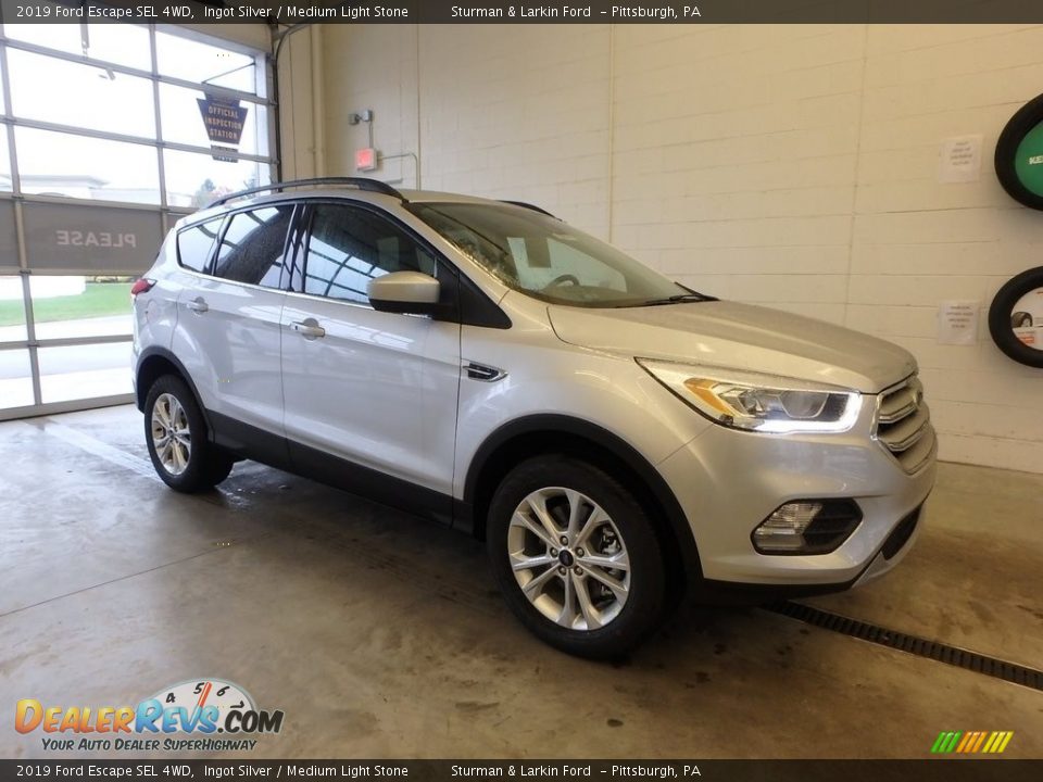 Front 3/4 View of 2019 Ford Escape SEL 4WD Photo #1