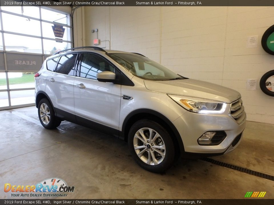 Front 3/4 View of 2019 Ford Escape SEL 4WD Photo #1