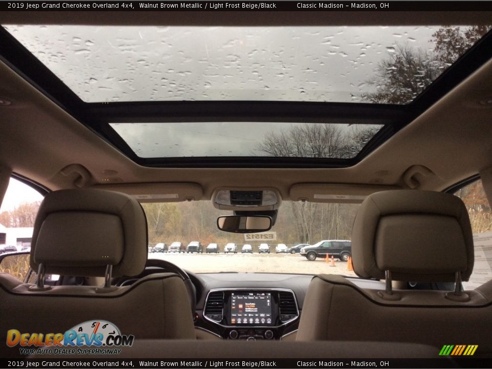 2019 Jeep Grand Cherokee Overland 4x4 Walnut Brown Metallic / Light Frost Beige/Black Photo #17