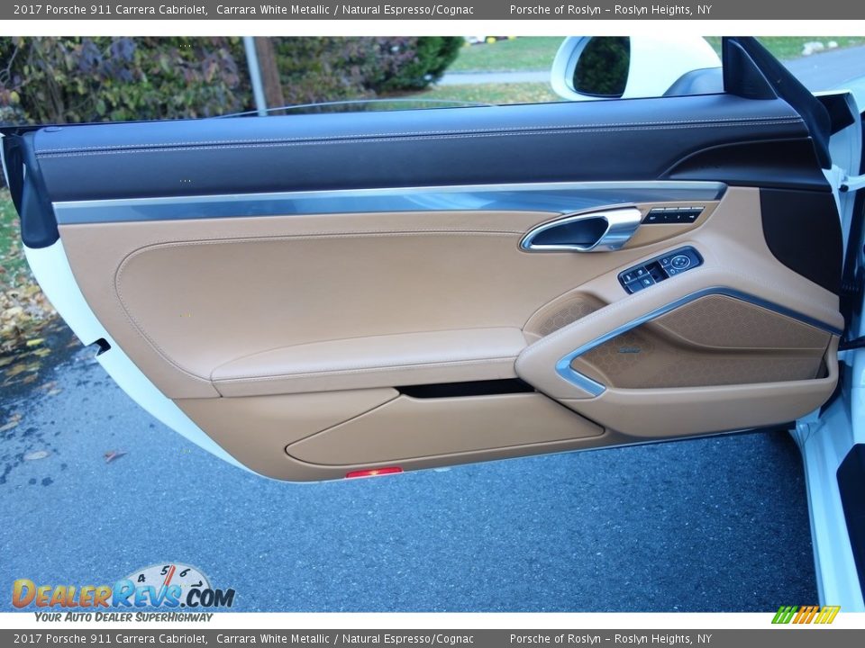 Door Panel of 2017 Porsche 911 Carrera Cabriolet Photo #11
