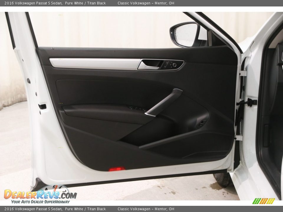 2016 Volkswagen Passat S Sedan Pure White / Titan Black Photo #4
