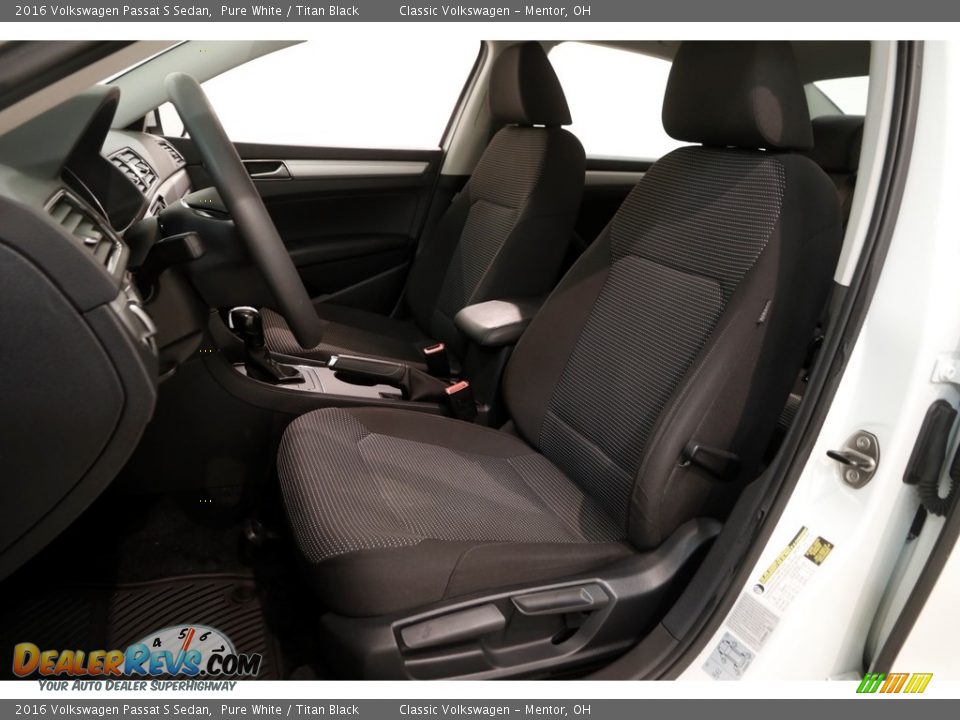 2016 Volkswagen Passat S Sedan Pure White / Titan Black Photo #5