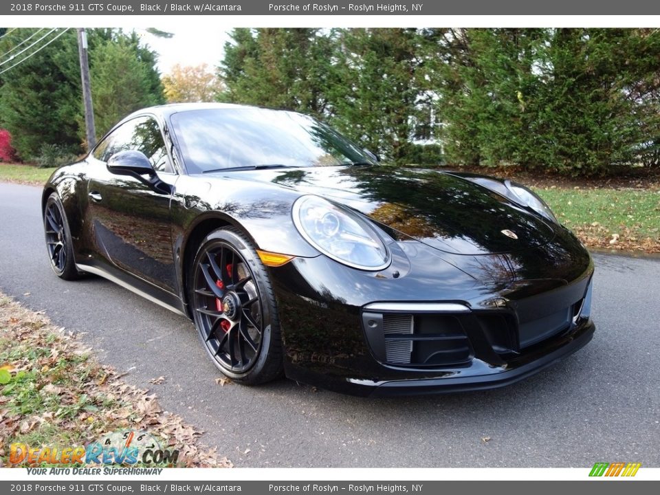 Front 3/4 View of 2018 Porsche 911 GTS Coupe Photo #8
