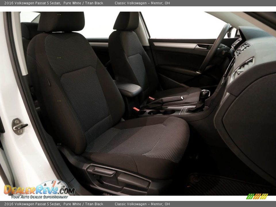 2016 Volkswagen Passat S Sedan Pure White / Titan Black Photo #13