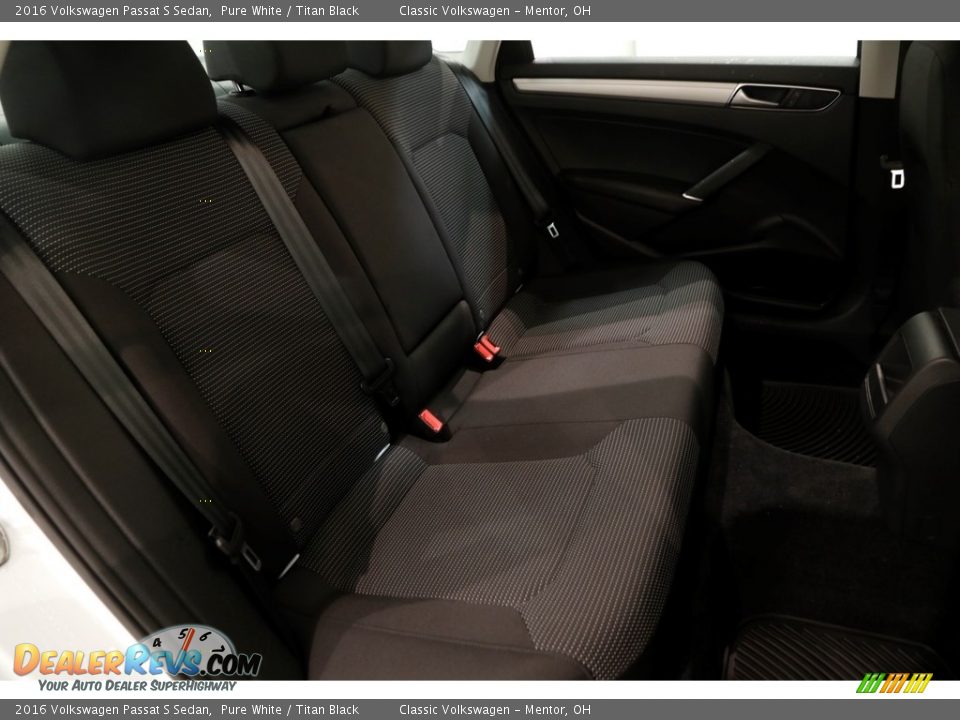 2016 Volkswagen Passat S Sedan Pure White / Titan Black Photo #14