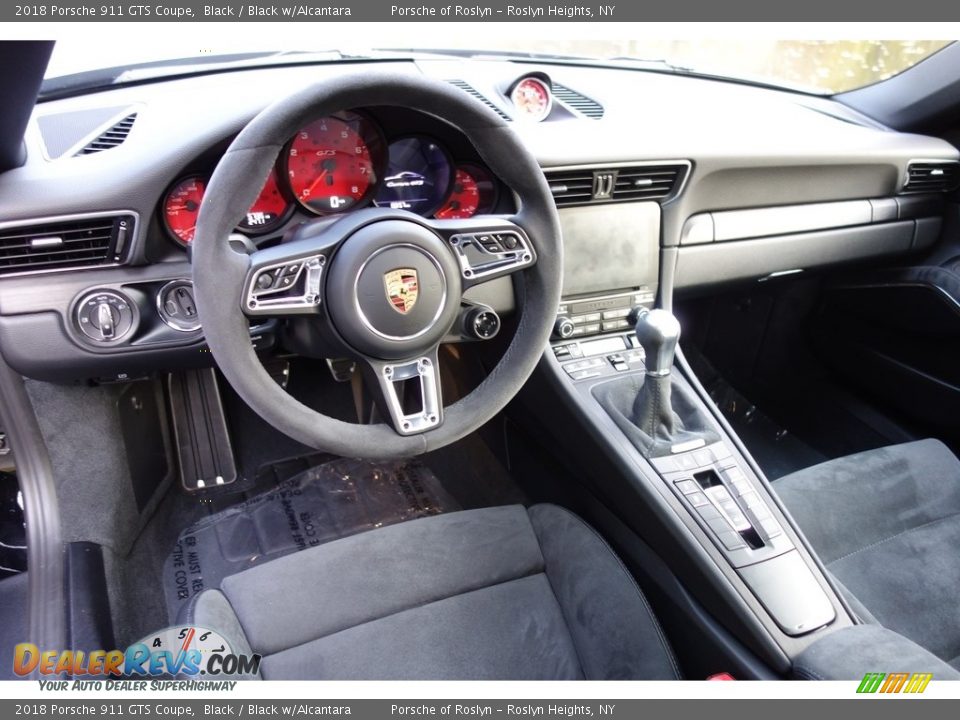 Dashboard of 2018 Porsche 911 GTS Coupe Photo #10