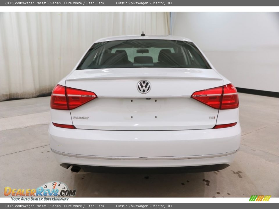 2016 Volkswagen Passat S Sedan Pure White / Titan Black Photo #16