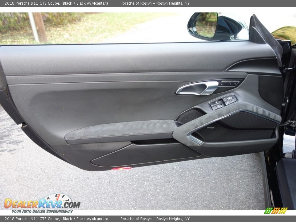 Door Panel of 2018 Porsche 911 GTS Coupe Photo #11