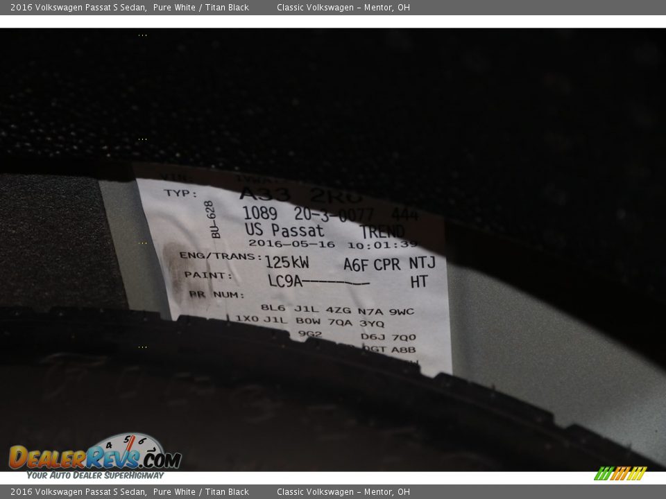 2016 Volkswagen Passat S Sedan Pure White / Titan Black Photo #17