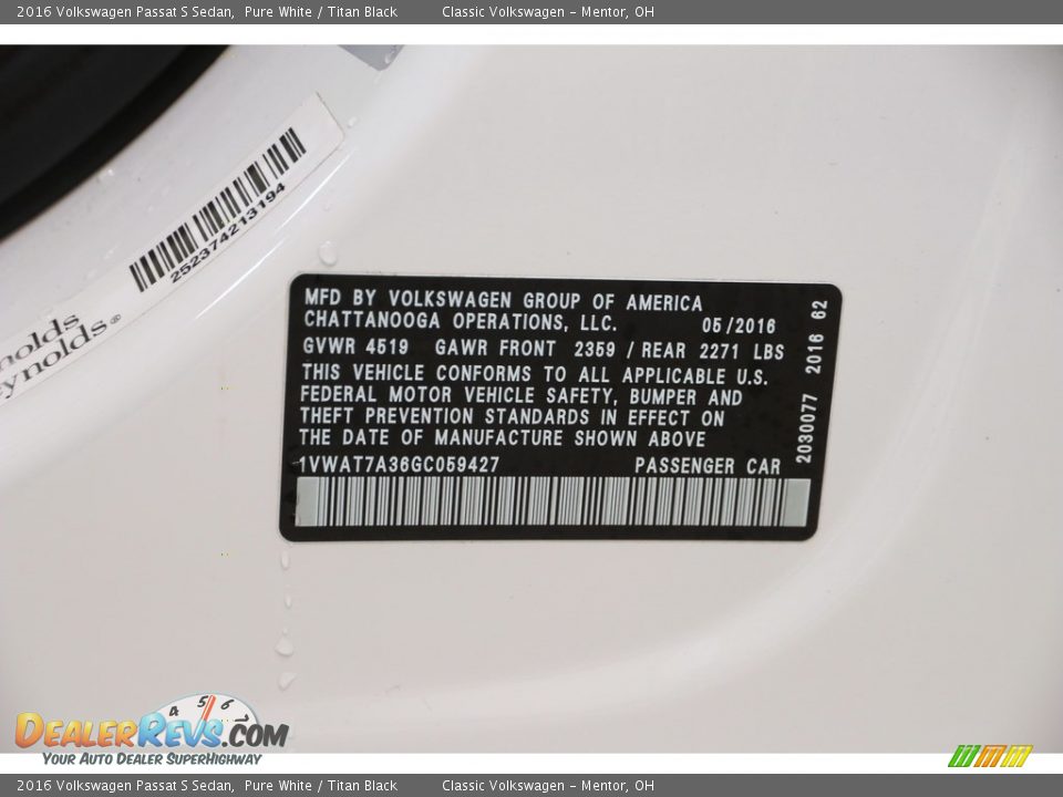 2016 Volkswagen Passat S Sedan Pure White / Titan Black Photo #18