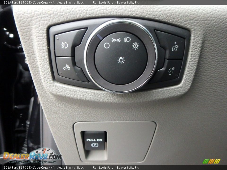 Controls of 2019 Ford F150 STX SuperCrew 4x4 Photo #19