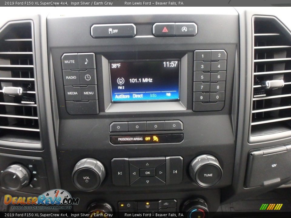 Controls of 2019 Ford F150 XL SuperCrew 4x4 Photo #19