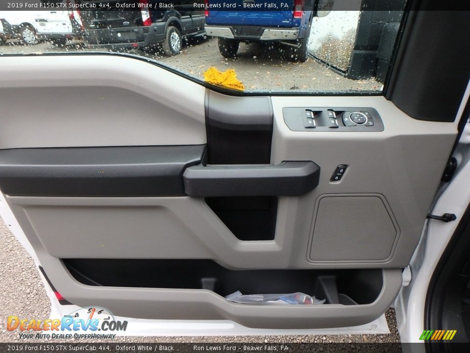Door Panel of 2019 Ford F150 STX SuperCab 4x4 Photo #14