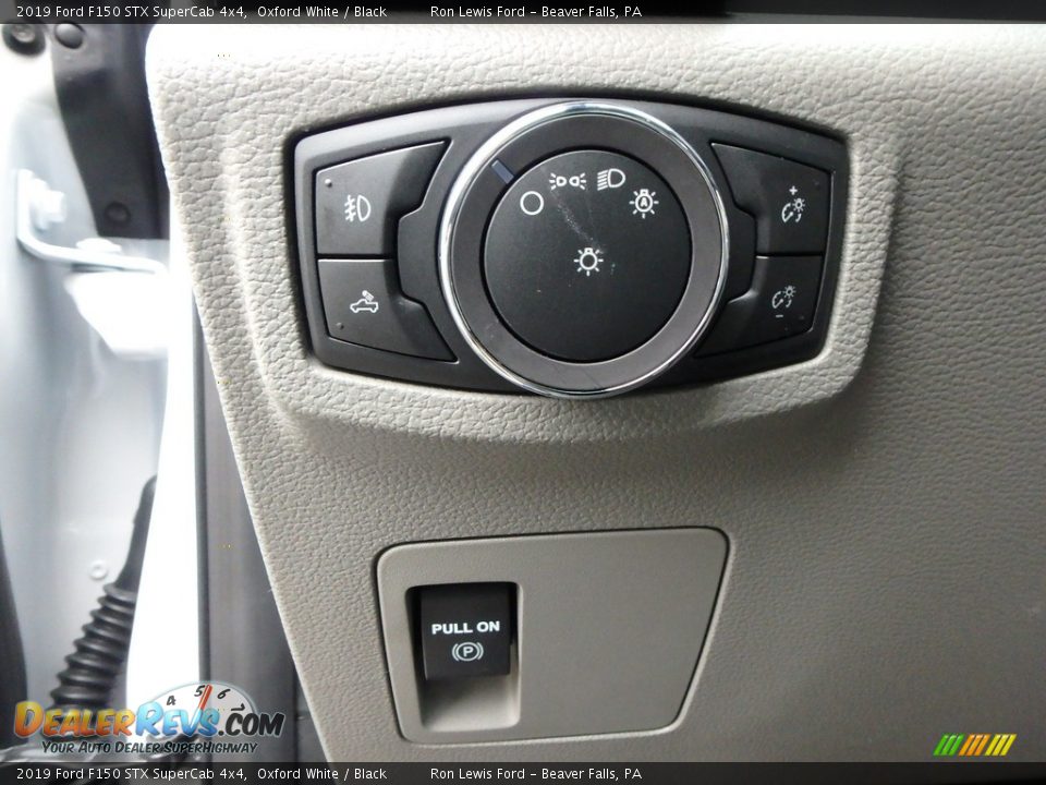 Controls of 2019 Ford F150 STX SuperCab 4x4 Photo #15