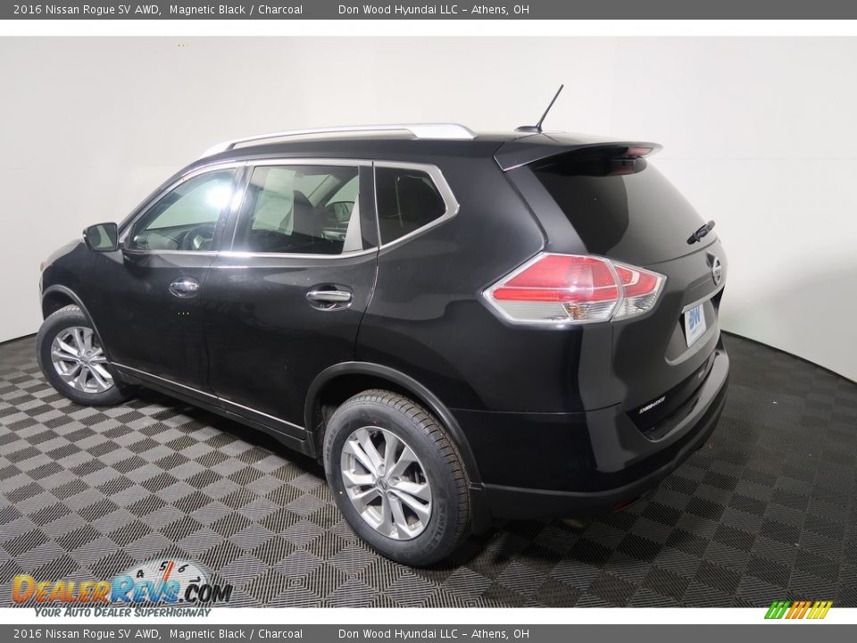 2016 Nissan Rogue SV AWD Magnetic Black / Charcoal Photo #10
