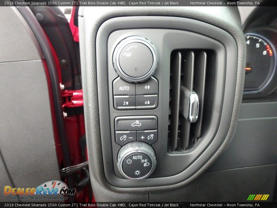Controls of 2019 Chevrolet Silverado 1500 Custom Z71 Trail Boss Double Cab 4WD Photo #14