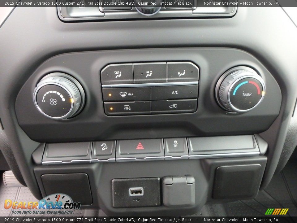 Controls of 2019 Chevrolet Silverado 1500 Custom Z71 Trail Boss Double Cab 4WD Photo #18