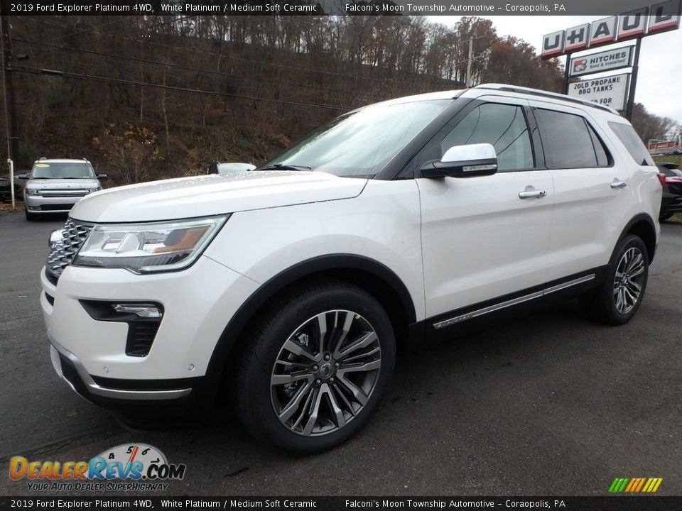 Front 3/4 View of 2019 Ford Explorer Platinum 4WD Photo #4