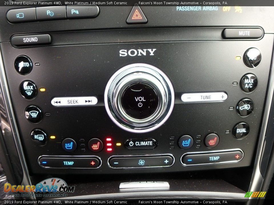 Controls of 2019 Ford Explorer Platinum 4WD Photo #15
