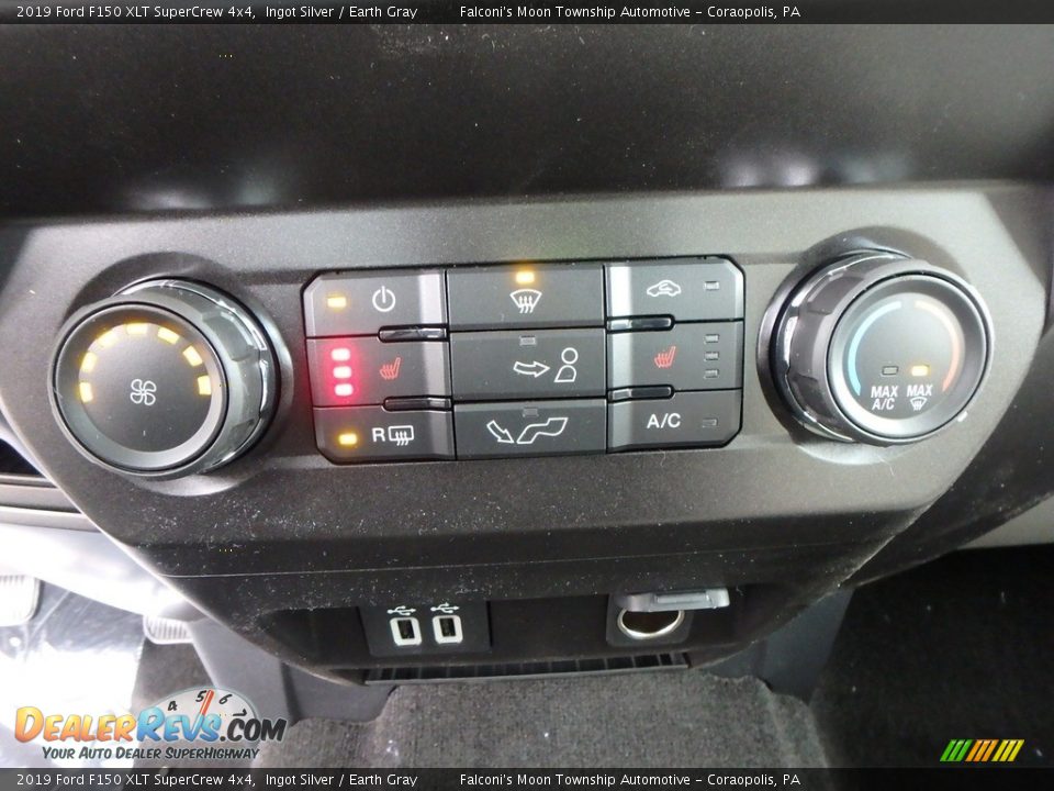 Controls of 2019 Ford F150 XLT SuperCrew 4x4 Photo #15