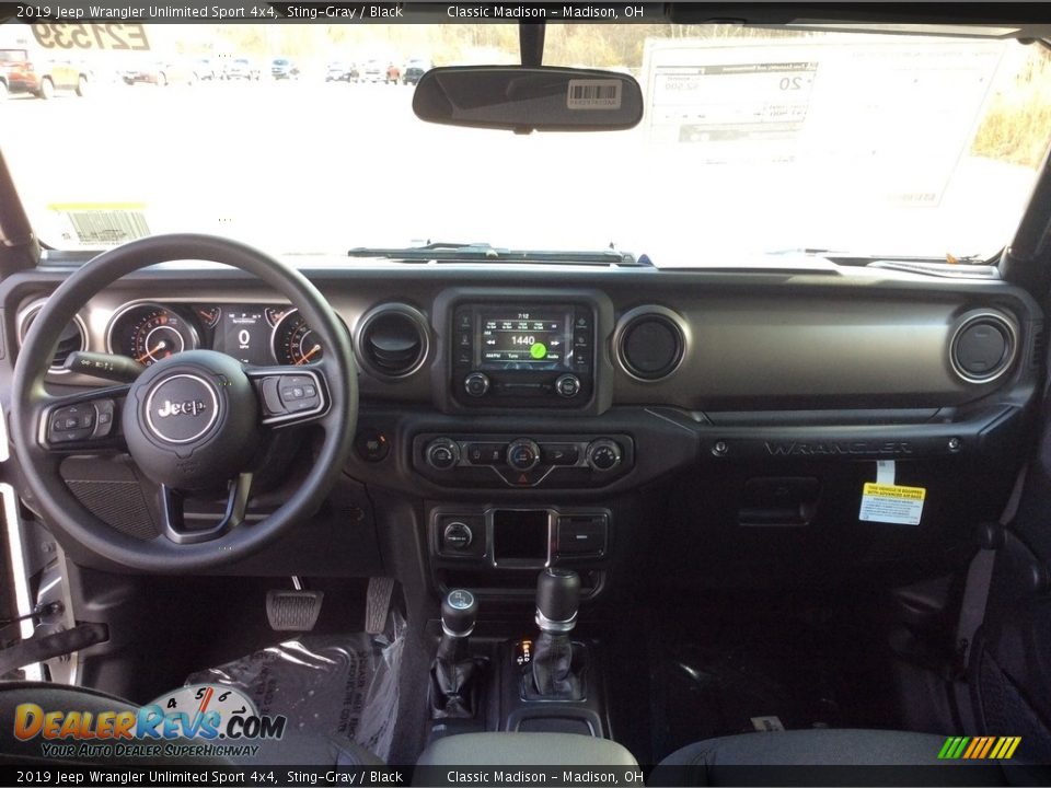 Dashboard of 2019 Jeep Wrangler Unlimited Sport 4x4 Photo #11