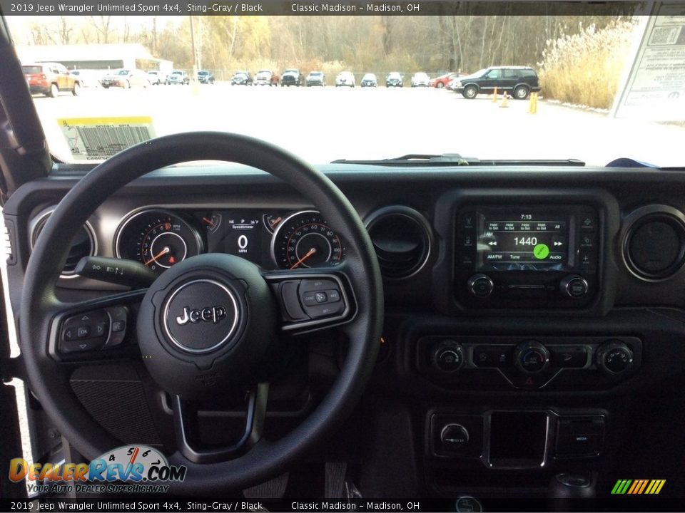 Dashboard of 2019 Jeep Wrangler Unlimited Sport 4x4 Photo #12
