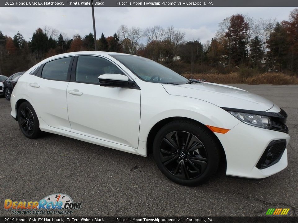 Front 3/4 View of 2019 Honda Civic EX Hatchback Photo #3
