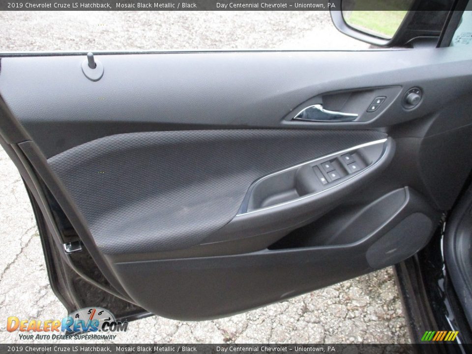 2019 Chevrolet Cruze LS Hatchback Mosaic Black Metallic / Black Photo #6