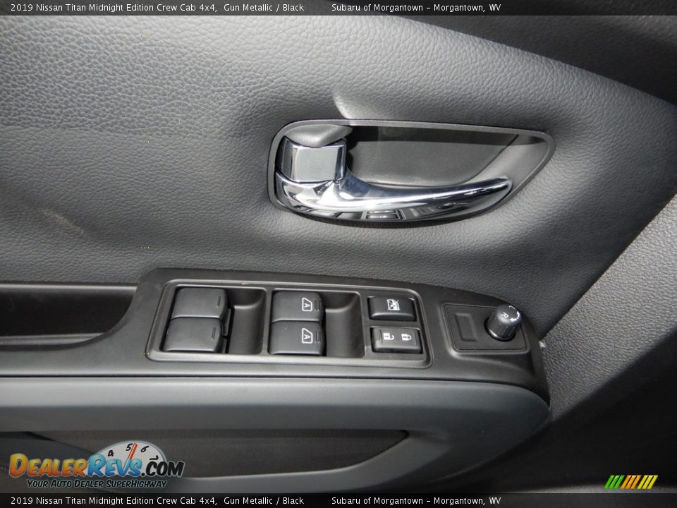 Controls of 2019 Nissan Titan Midnight Edition Crew Cab 4x4 Photo #14
