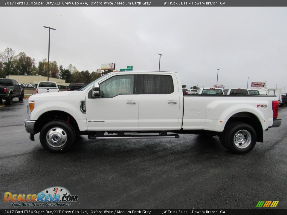 2017 Ford F350 Super Duty XLT Crew Cab 4x4 Oxford White / Medium Earth Gray Photo #2