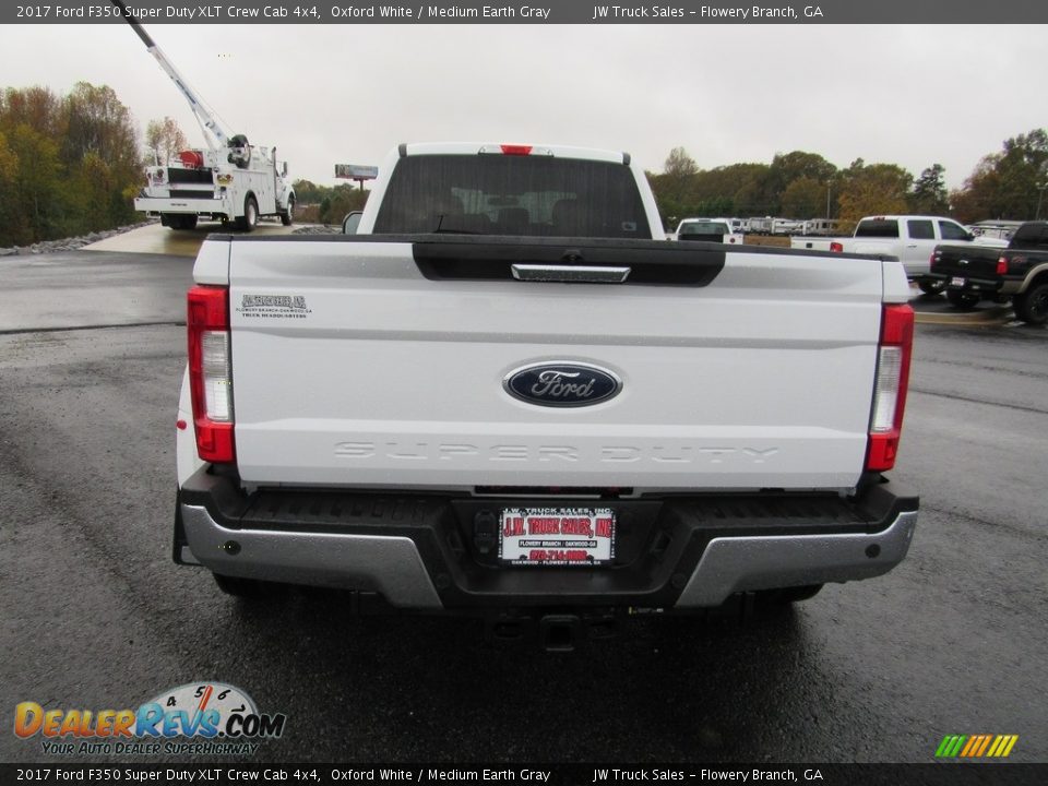 2017 Ford F350 Super Duty XLT Crew Cab 4x4 Oxford White / Medium Earth Gray Photo #4
