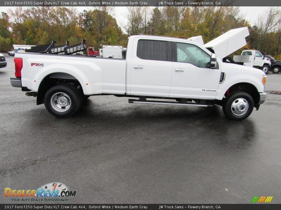 2017 Ford F350 Super Duty XLT Crew Cab 4x4 Oxford White / Medium Earth Gray Photo #6