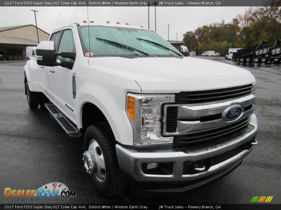 2017 Ford F350 Super Duty XLT Crew Cab 4x4 Oxford White / Medium Earth Gray Photo #7