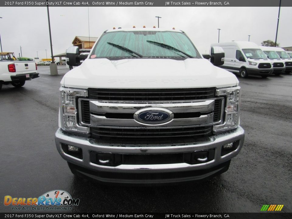 2017 Ford F350 Super Duty XLT Crew Cab 4x4 Oxford White / Medium Earth Gray Photo #8